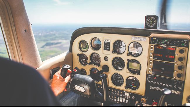 Pilot Larang Penumpang Bahas Masalah Politik