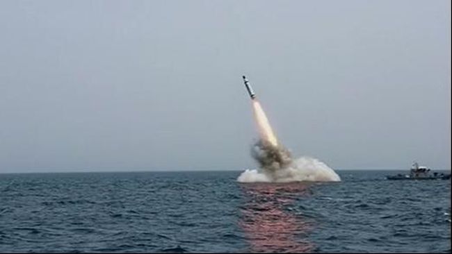 Angkatan Laut Rusia Uji Rudal Bulava dari Kapal Selam Nuklir