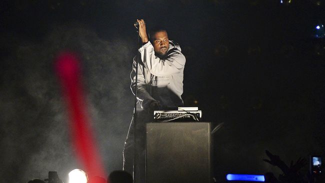 Gelar Ibadah Minggu di Rumah, Kanye West Ditegur Polisi