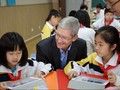 CEO Apple Blusukan ke SD di Tiongkok