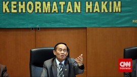 Jokowi Beri Tanda Kehormatan untuk Ayah Farhat Abbas