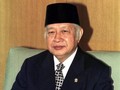 Cak Nun: Macan Berpeci dan Ilmu Jawa Soeharto