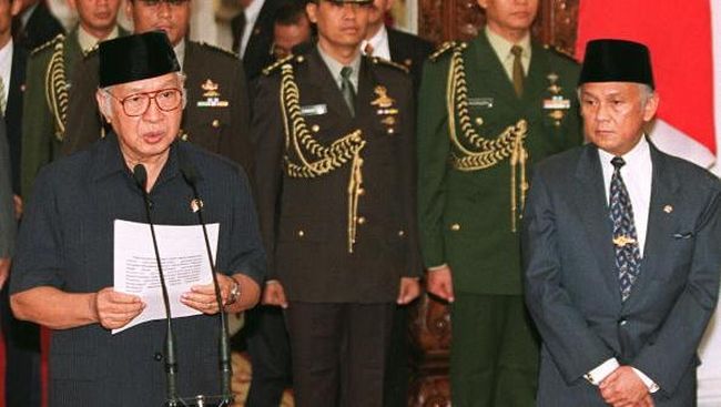 Mantap Mundur, Soeharto Rebut Pulpen dari Tangan Yusril