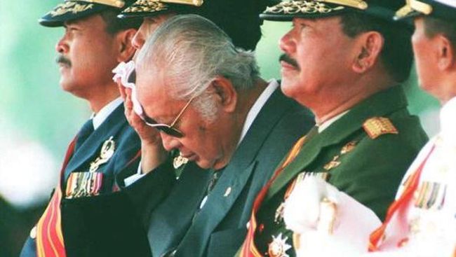 Prahara Ekonomi Menutup Masa Jaya Sang Jenderal Besar