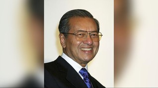 Mahathir Kecam Pemaksaan Berbusana Muslim di Malaysia