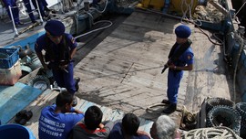 Pencurian Ikan, Penyelundupan, dan Kejahatan Lintas Negara