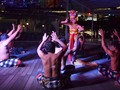 Tarian Api saat Terbenamnya Matahari