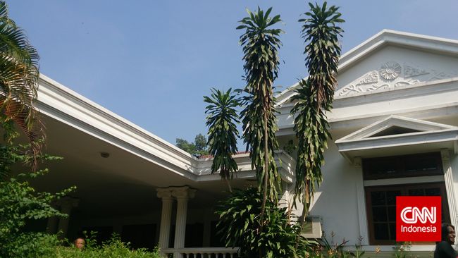 Rumah Mewah Markas Penipuan Online Mulai Aktivitas Dini Hari