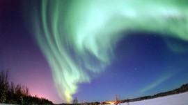 Ilmuwan Tangkap Cahaya Aurora di Luar Angkasa
