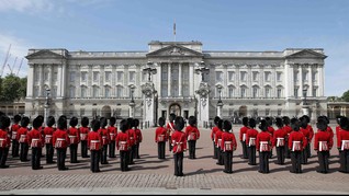 Pria Bersenjata Ditahan di Gerbang Masuk Istana Buckingham