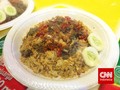 Menyantap Nasi Kacaw yang Bikin 'Kacau'