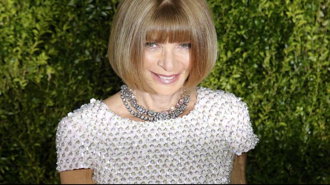 Victoria Beckham, Anna Wintour Terima Gelar dari Ratu Inggris