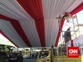 Tenda Merah Putih dari Relawan untuk Pernikahan Putra Jokowi