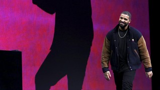 Drake Disebut Pria Berbusana Terbaik 2017
