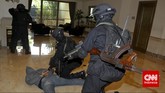 Latihan ini menggunakan 9 unit Kendaraan Taktis, 15 unit Kendaraan Administrasi, 8 unit motor, 3 unit bomb trailer, 3 unit Kendaraan Explosive Ordnance Disposal (EOD), 1 unit Kendaraan Nuklir Biologi Kimia (Nubika).(CNN Indonesia/Adhi Wicaksono)