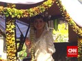 Selvi Ananda Cantik Berkebaya Putih Diarak Naik Kereta Kuda