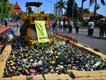 Pemprov Jakarta Musnahkan 11 Ribu Botol Miras di Monas