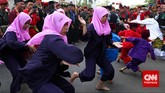 Seni bela diri juga menarik minat gadis-gadis. Berpartisipasi di acara 1000 Pendekar dan Gelar Pangsi Betawi di Jalan Imam Bonjol, Jakarta (14/6), mereka memamerkan beberapa jurus. Acara ini diikuti berbagai perguruan silat se-Jakarta ini dalam rangka menyambut HUT Jakarta ke-488, pada 22 Juni.