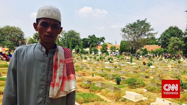 Mengharap Berkah dari Peziarah