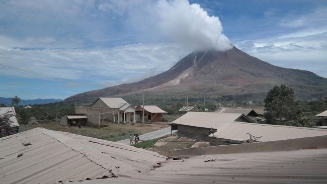 Jokowi Minta Infrastruktur Pengungsi Sinabung Cepat Dibangun