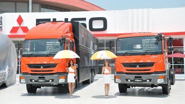 Mitsubishi Fuso 'Digoyang' Dolar AS Nyaris Rp14 Ribu