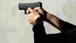 Pria Bersenjata Coba Terobos Gedung FBI, Baku Tembak dengan Polisi Pecah