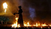 Kekalahan Napoleon membuat dirinya melarikan diri ke Paris. Ia menentang pengasingan ke Pulau Santo Helena di wilayah Atlantik Selatan. Ia kemudian meninggal dunia pada 1821. (Reuters/Yves Herman)
