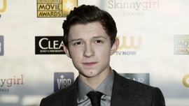 Bantah Pacaran, Tom Holland dan Zendaya Tepergok Berduaan