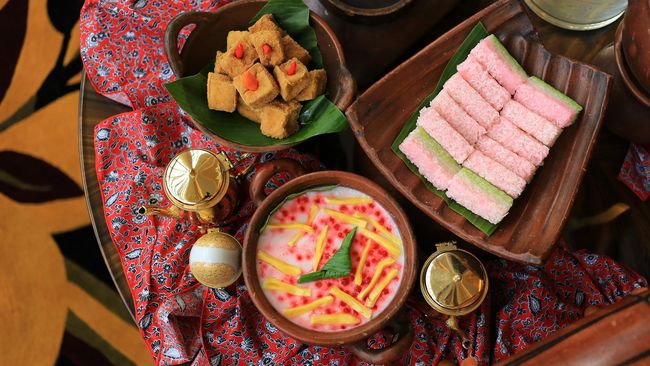 Adzan Subuh Berkumandang Tapi Masih Makan