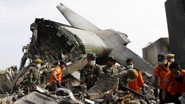 TNI Duga Pesawat Hercules Senggol Antena