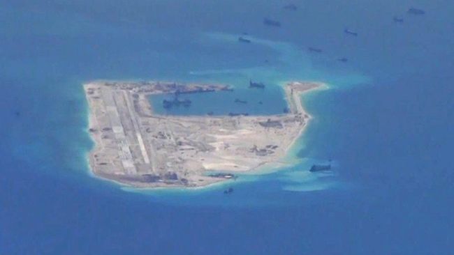 China Berang Usai Kapal Perang AS Melintas di LCS