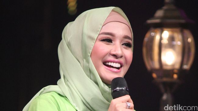 Laudya Cynthia Bella Merasa Cantik Berkat Air Zam-zam