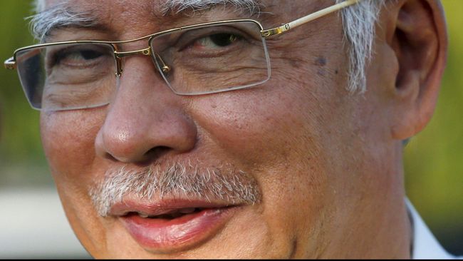 Dituntut Mundur, PM Najib Sebut Massa Dangkal dan Miskin