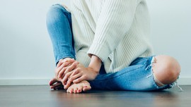 Ikat Pinggang 'Sobekan Jeans' Bikin Bingung Warganet