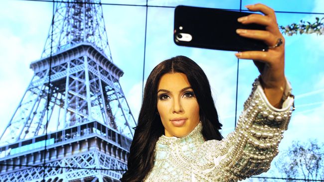 Kim Kardashian Bergantung pada Emoji