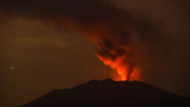 Alarm Gunung Raung Tak Sebagus Merapi, Warga Pakai Kentungan