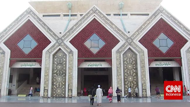 Masyarakat Berbagai Kalangan Hadiri Zikir Nasional di At-Tin