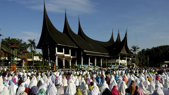 Jamaah Naqsabandiyah Laksanakan Puasa Terakhir Ramadan