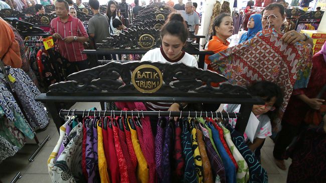 Merayakan Hari Batik Nasional di Kampung Trusmi