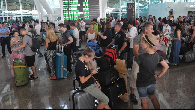 Abu Raung Menyebar: Dua Bandara Ditutup, Ngurah Rai Dibuka