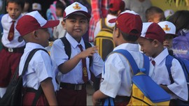 Antar Anak Sekolah, PNS Di Yogya DIberikan Toleransi Telat