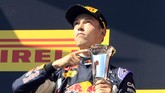 Di tempat kedua adalah pebalap Red Bull asal Rusia Daniil Kvyat. Ini adalah podium pertama untuk Kvyat. (REUTERS/Bernadett Szabo)