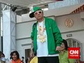 Gaya Gubernur Bank Indonesia Berdandan 'Rapper'