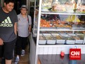 Akhir Pekan, Menteri Retno Beli Sarapan di Pinggir Jalan
