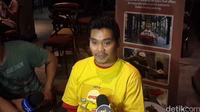 Indra Bekti Tak Larang Putri Kecilnya Main Gawai