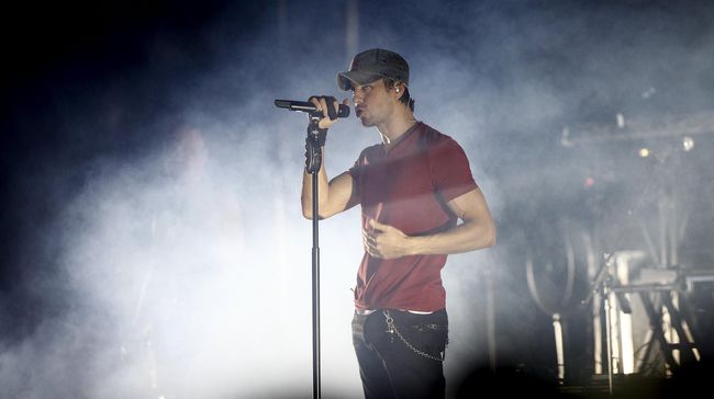 Enrique Iglesias-Anna Pamer Foto Bayi Kembar Pertama Kalinya
