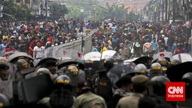 Akhirnya Bentrok di Kampung Pulo