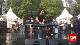 The Overtunes 'Sejukkan' Bumi Perkemahan Cibubur
