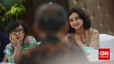 Tim Pansel KPK, Natalia Subagyo (kiri) dan Meuthia Ganie saat mewawancari Agus Rahardjo, S.T., MSc. di Kementerian Sekretariat Negara, Jakarta, Senin, 24 Agustus 2015. (CNN Indonesia/Safir Makki)