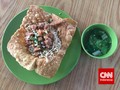 Makan Bakmi Sekaligus dengan Mangkuknya di Pontianak